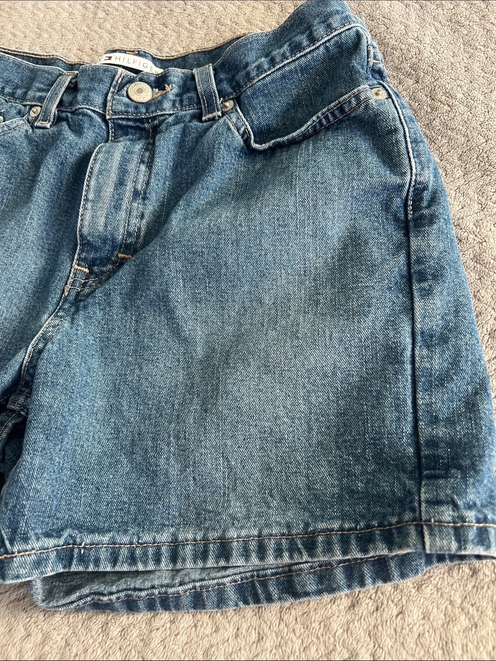 Tommy Hilfiger Medium Wash Denim Dad Jean Shorts Size 26 Mid Rise - Picture 3 of 7